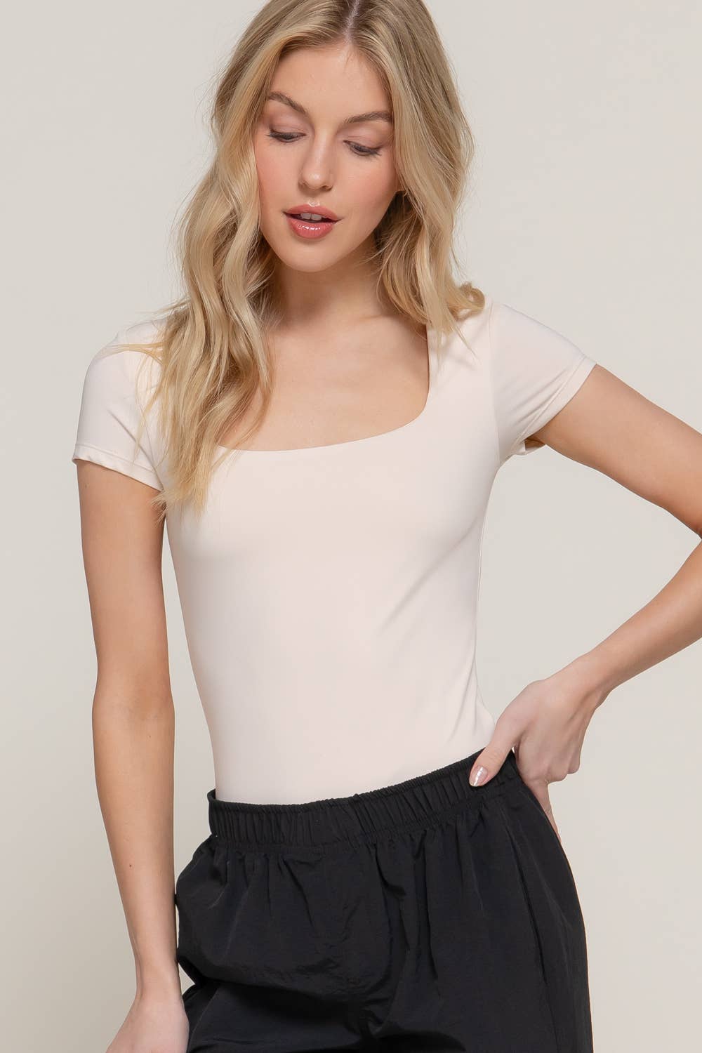 Body de ITY de doble capa con cuello en U y manga corta