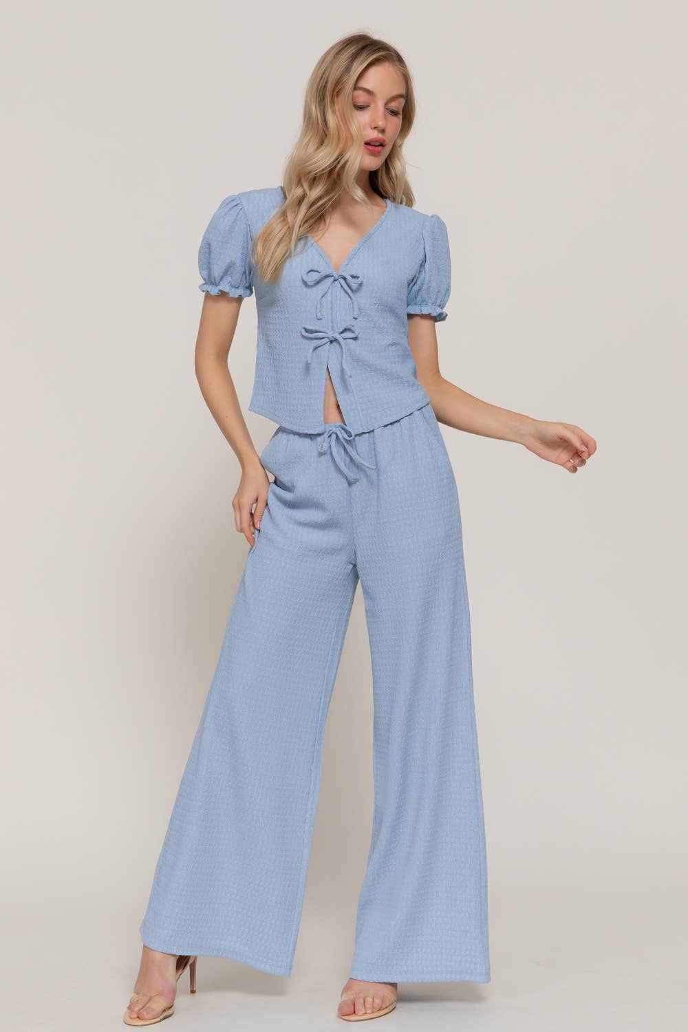 Conjunto de Top con Lazo y Pantalones de Punto Texturizado de Manga Corta y Cuello en V