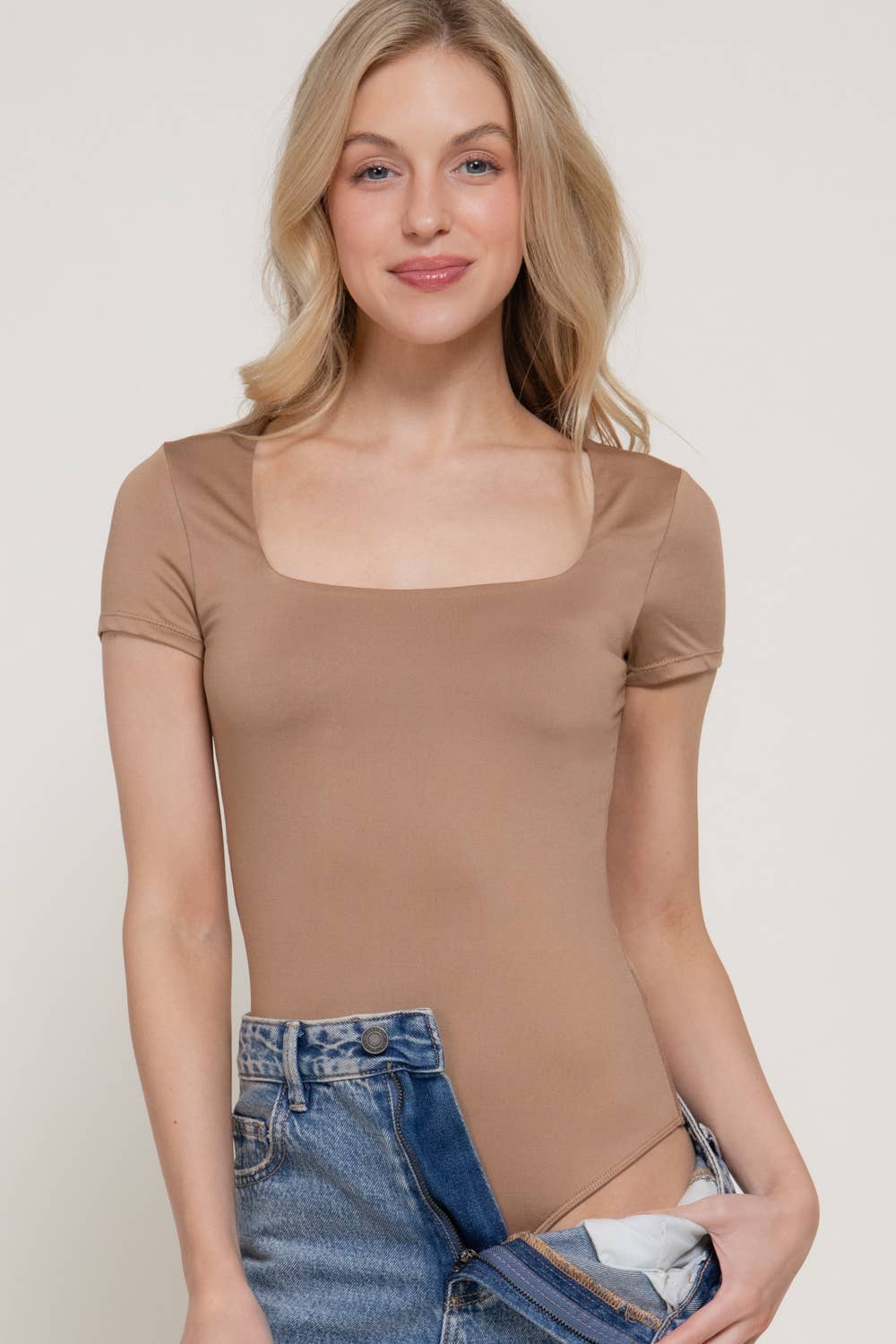 Body de ITY de doble capa con cuello en U y manga corta