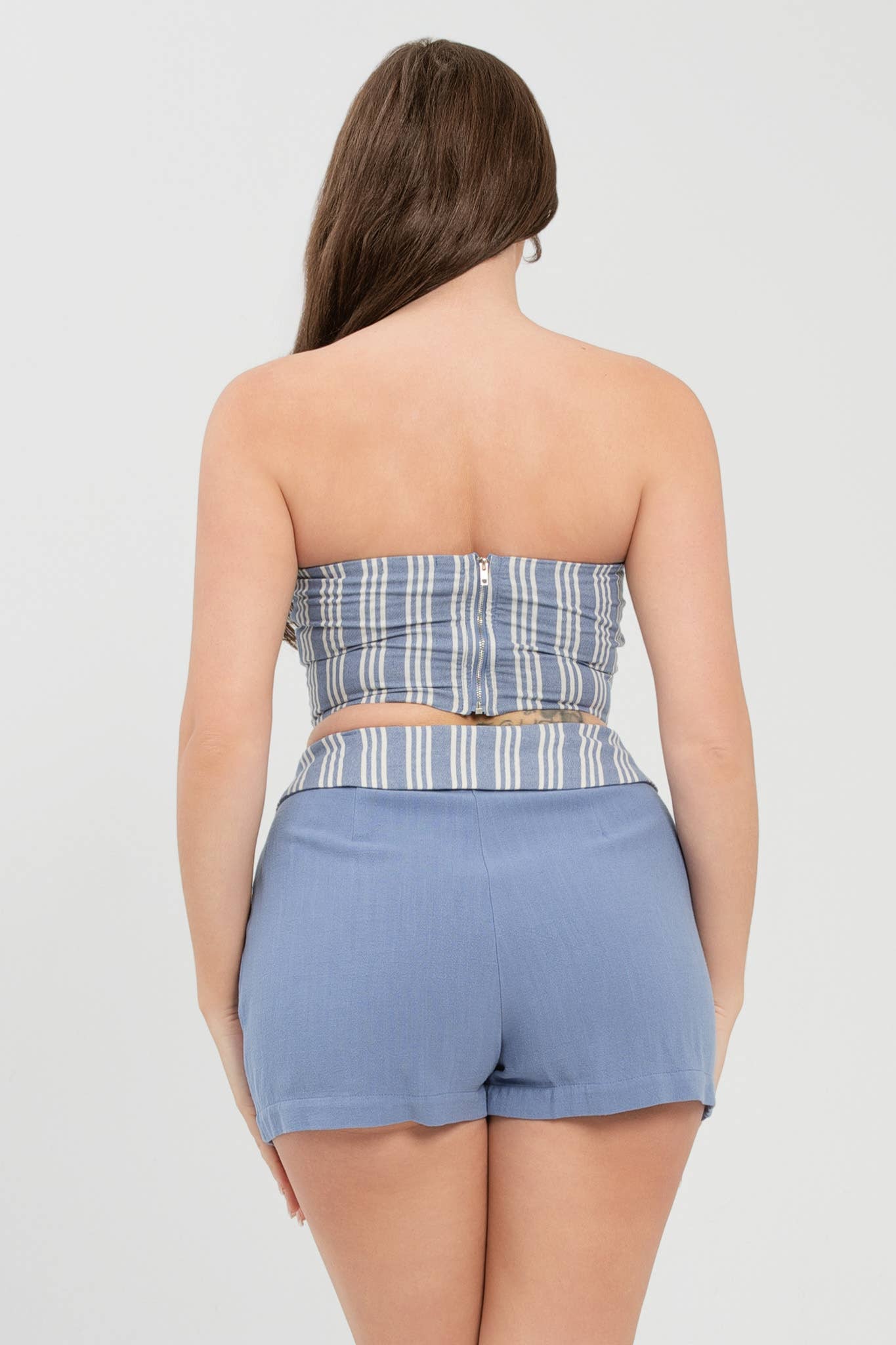 Conjunto de Top de Tubo a Rayas y Shorts con Cintura Doblada