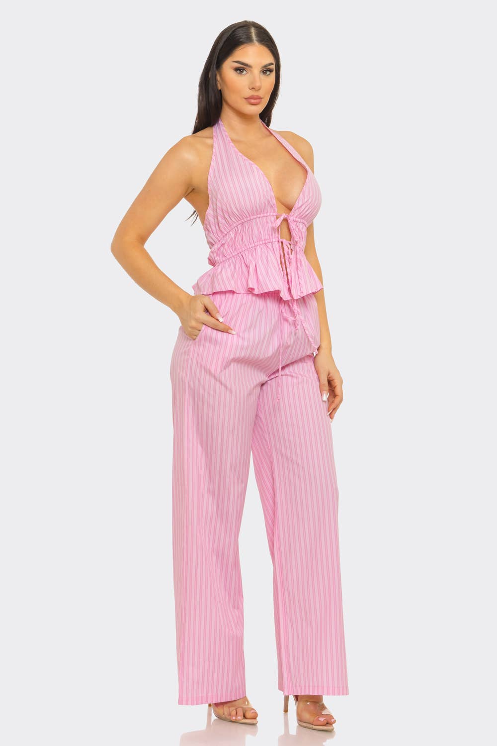 Conjunto de top halter de tirantes finos con lazo frontal elástico y pantalones